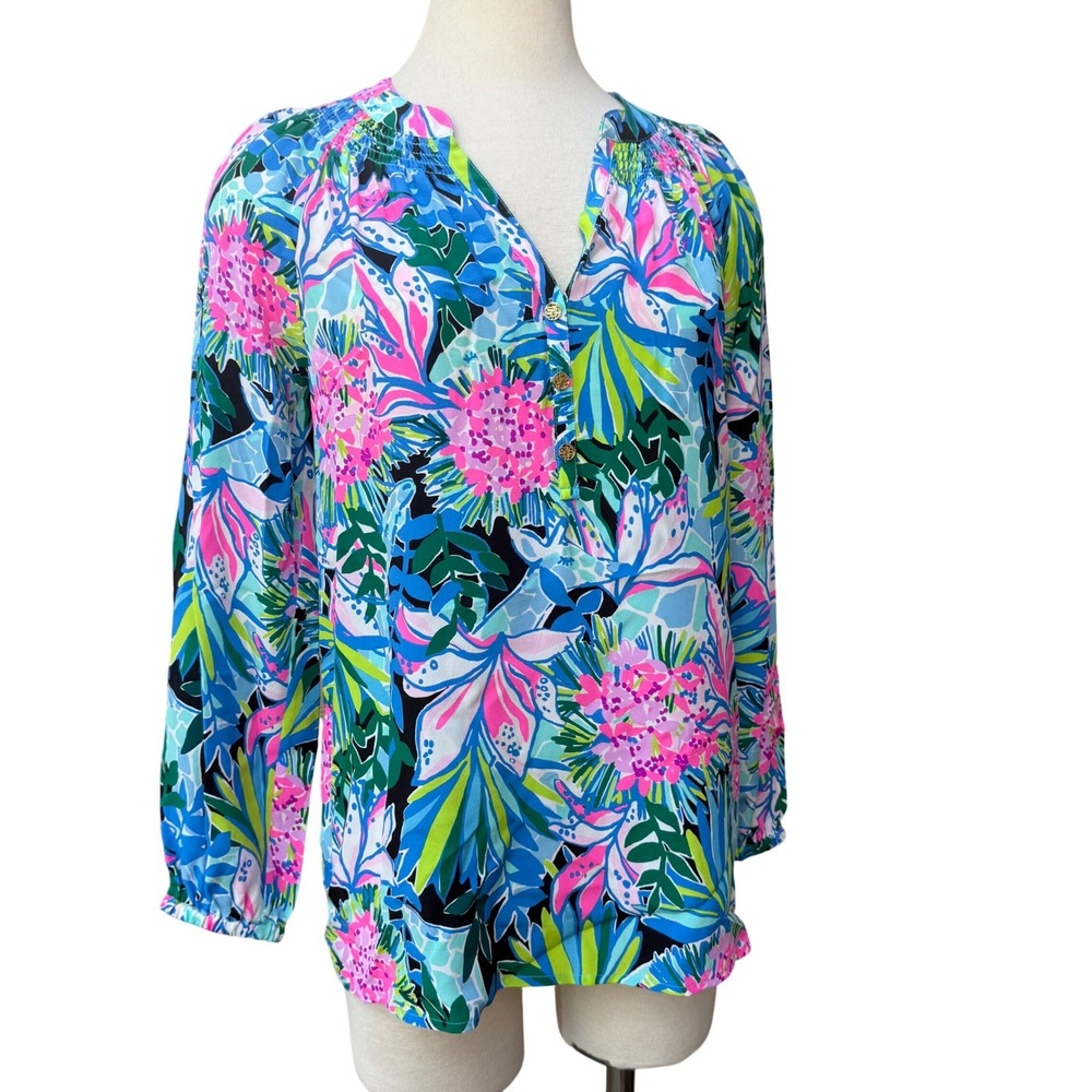 New LILLY PULITZER ELSA SILK TOP SIZE Medium You Me Giraffe HTF Floral Smocked